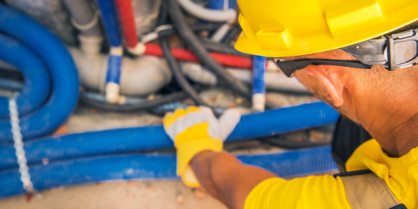 Electricistas Industriales · Instaladores Alta / Baja Tensión Seva · Revisión y mantenimiento de cuadros eléctricos y sistemas de control