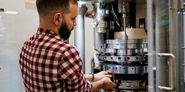 Mecánicos Industriales · Montadores de Estructuras / Maquinaria en Barcelona · Fabricación y reparación de piezas mediante soldadura MIG, TIG y electrodo